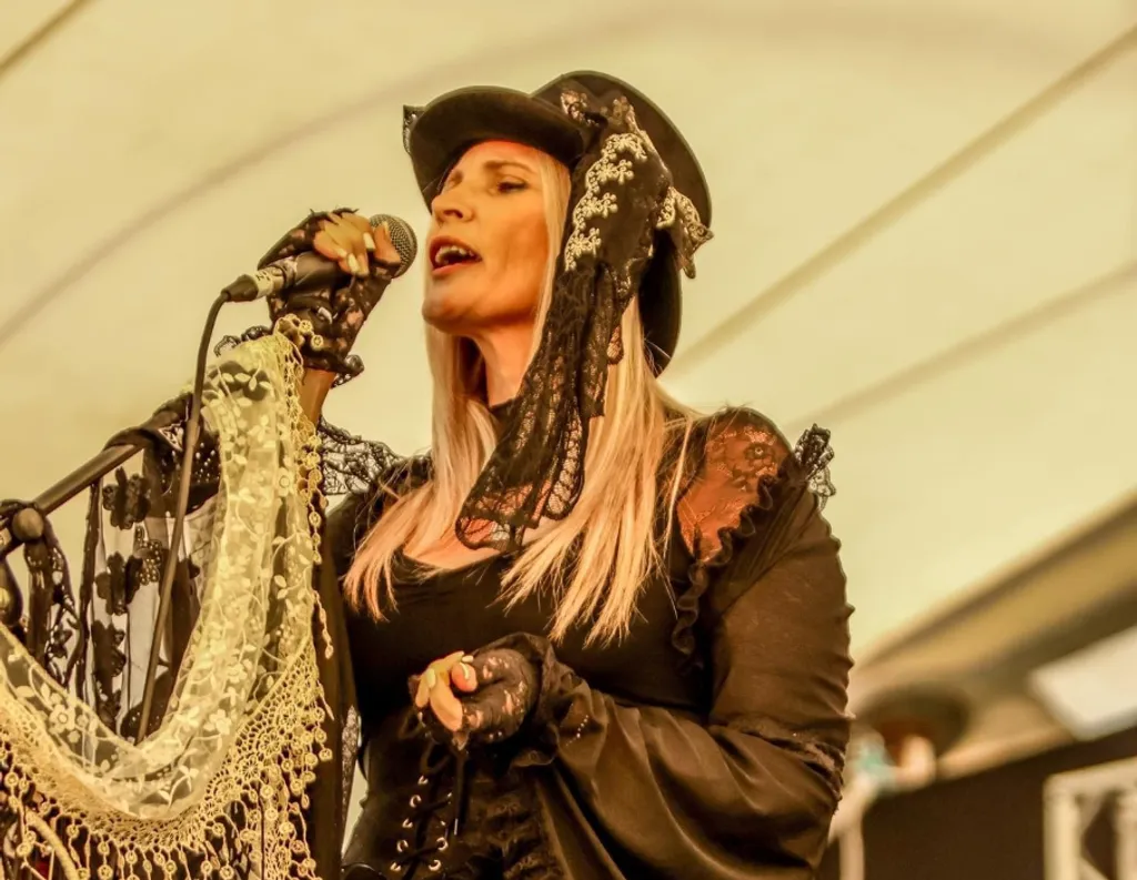 Chantelle Stuckey - Lead Vocals